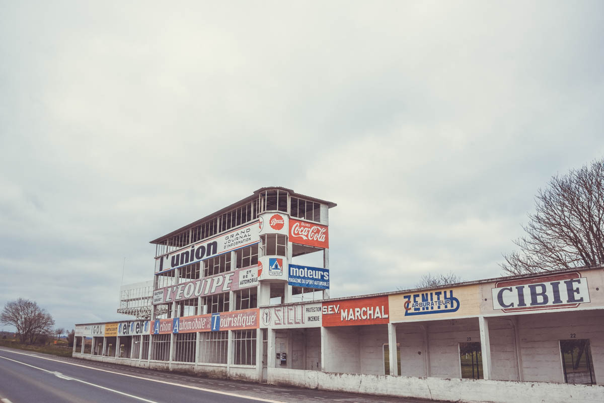 Circuit de Gueux autos/motos à Reims. Circuit abandonné, photos Laurent Scavone pour Gentlemen's Factory. Autos et motos vintages