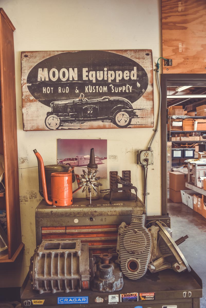 Vue de l'intérieur de l'atelier Mooneyes 10820 Norwalk Blvd, Santa Fe Springs, CA 90670, États-Unis, photo Laurent Scavone pour Gentlemen's Factory