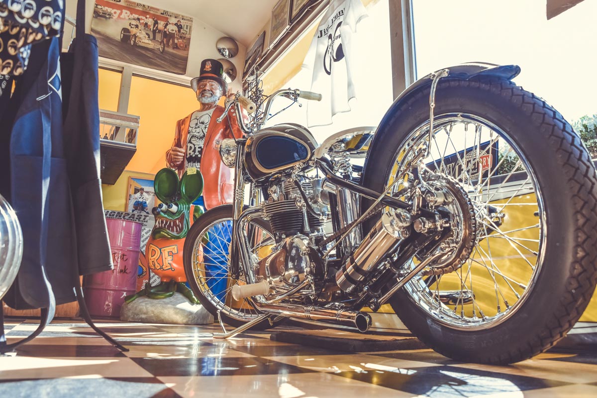 Moto chopper Mooneyes hot rod, visite des ateliers mooneyes en Californie spécialiste Hot Rod 