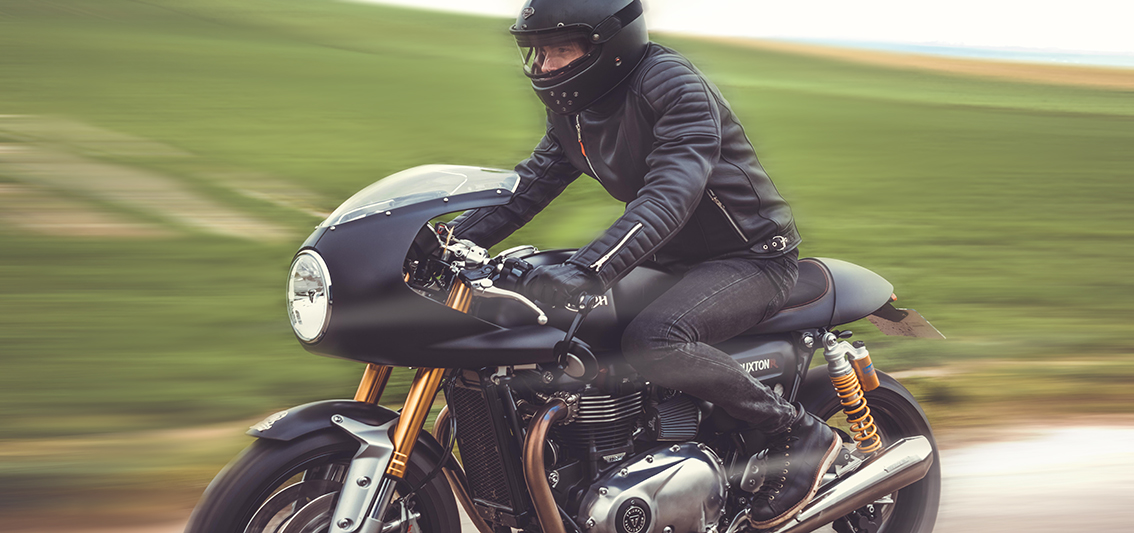 Essaie de la Triumph Thruxton 1200 R par Gentlemen's Factory. 
