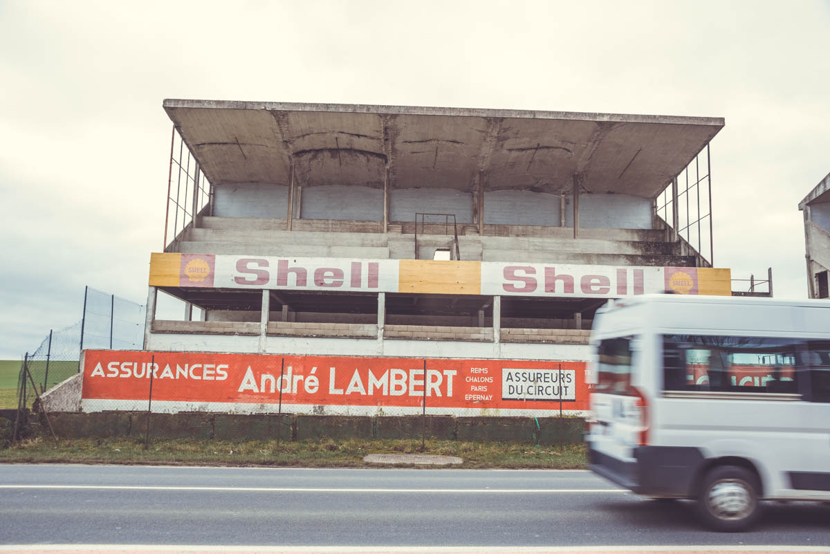 Coca cola, publicité peinte à la main, circuit de Gueux, circuit automobile, photo Laurent Scavone