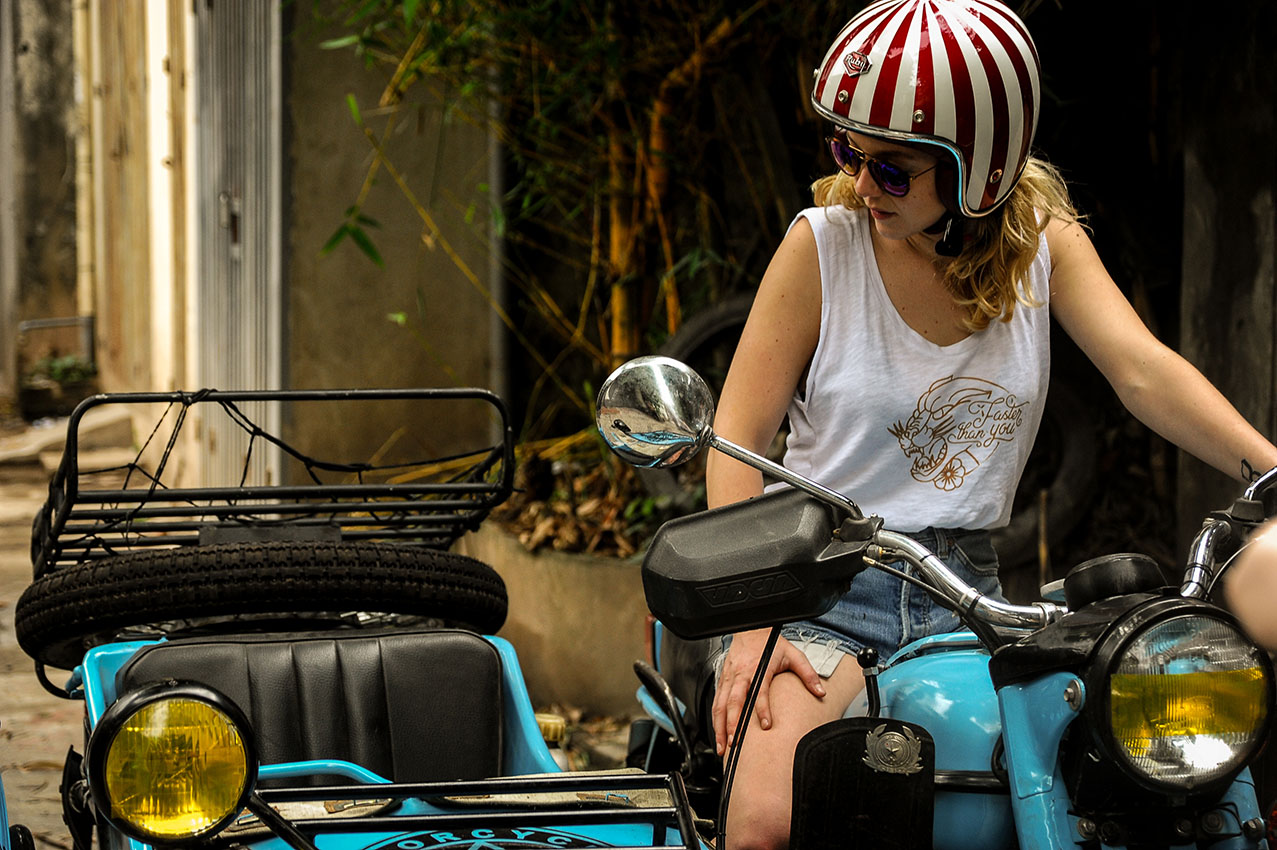 Zoé David wears the Gentlemen's Factory women's collection, a collection for women who love motorcycles