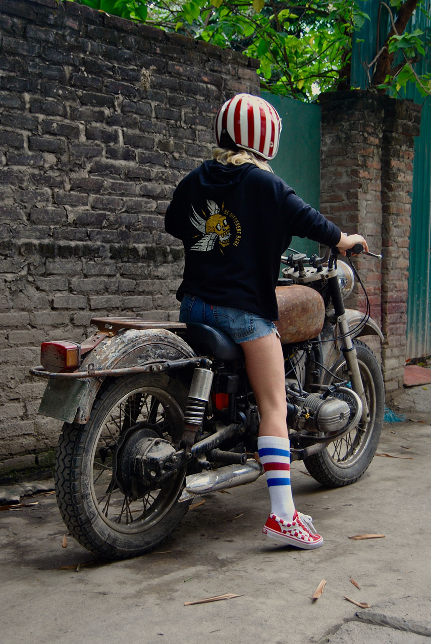 Zoé David wears the Gentlemen's Factory women's collection, a collection for women who love motorcycles
