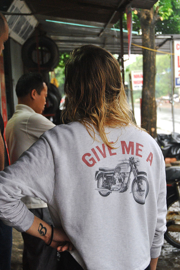 Zoé David - Balade en Asie avec Gentlemen's Factory - Balade moto road trip en moto en Asie, moto vintage entre filles. Collection Femme Gentlemen's Factory par Zoé, mode pour bikeuses