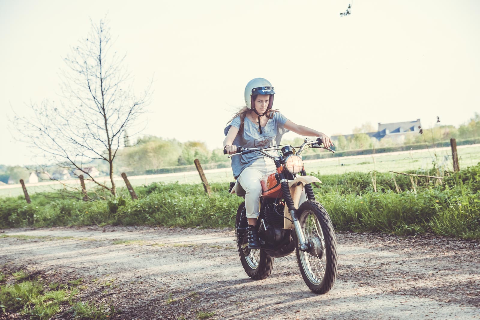 collection pour les filles qui roulent à moto. Gentlemen's Factory habille les bikeuses, les motardes et toutes les filles qui aiment la bécane