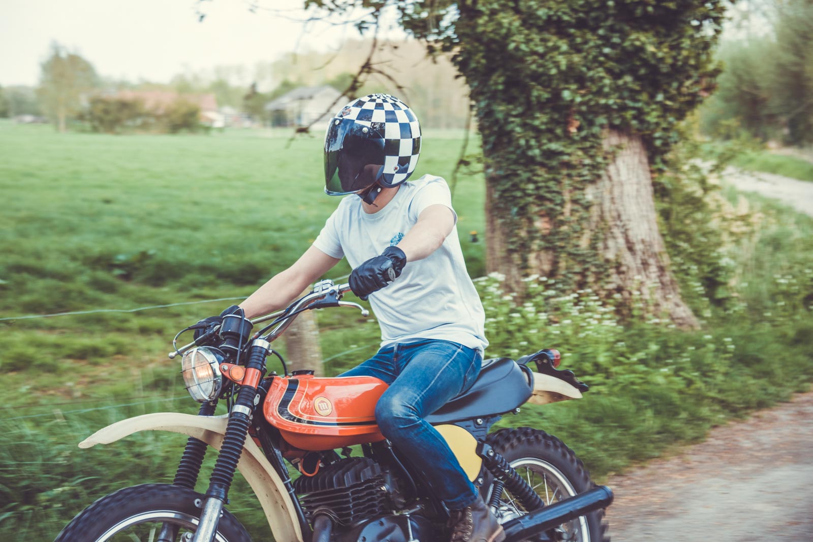 Vêtements Gentlemen's Factory, casque moto Ruby Victoire