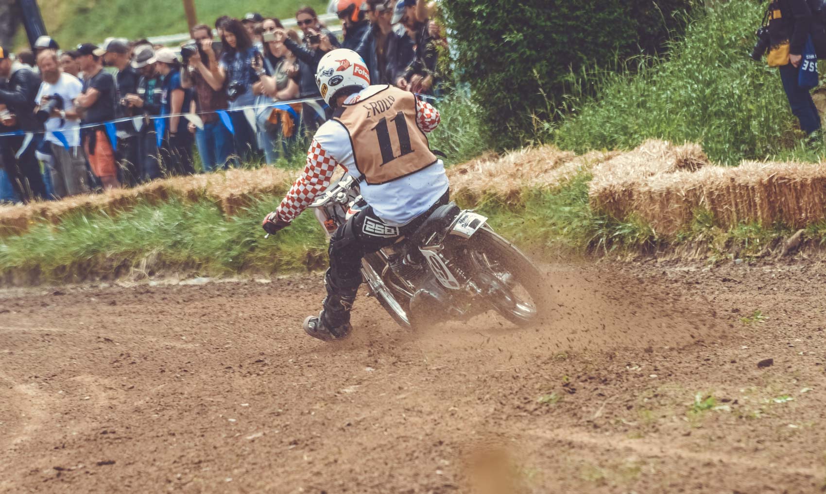 Wheels and Waves - Biarritz on vintage or custom motorcycle - Harley Davidson - Gentlemen's Factory - the motorcycle event of the custom scene and character bikes, surf, skate, prepared bikes, rides in the Basque Country- Flat Track and Vintage Enduro Race
