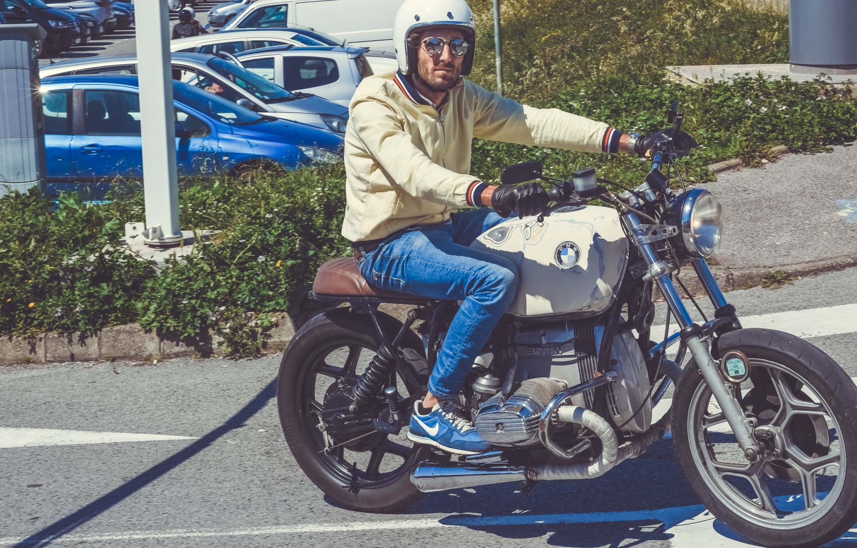 Wheels and Waves - Biarritz on vintage or custom motorcycle - Harley Davidson - Gentlemen's Factory - the motorcycle event of the custom scene and character bikes, surf, skate, prepared bikes, rides in the Basque Country