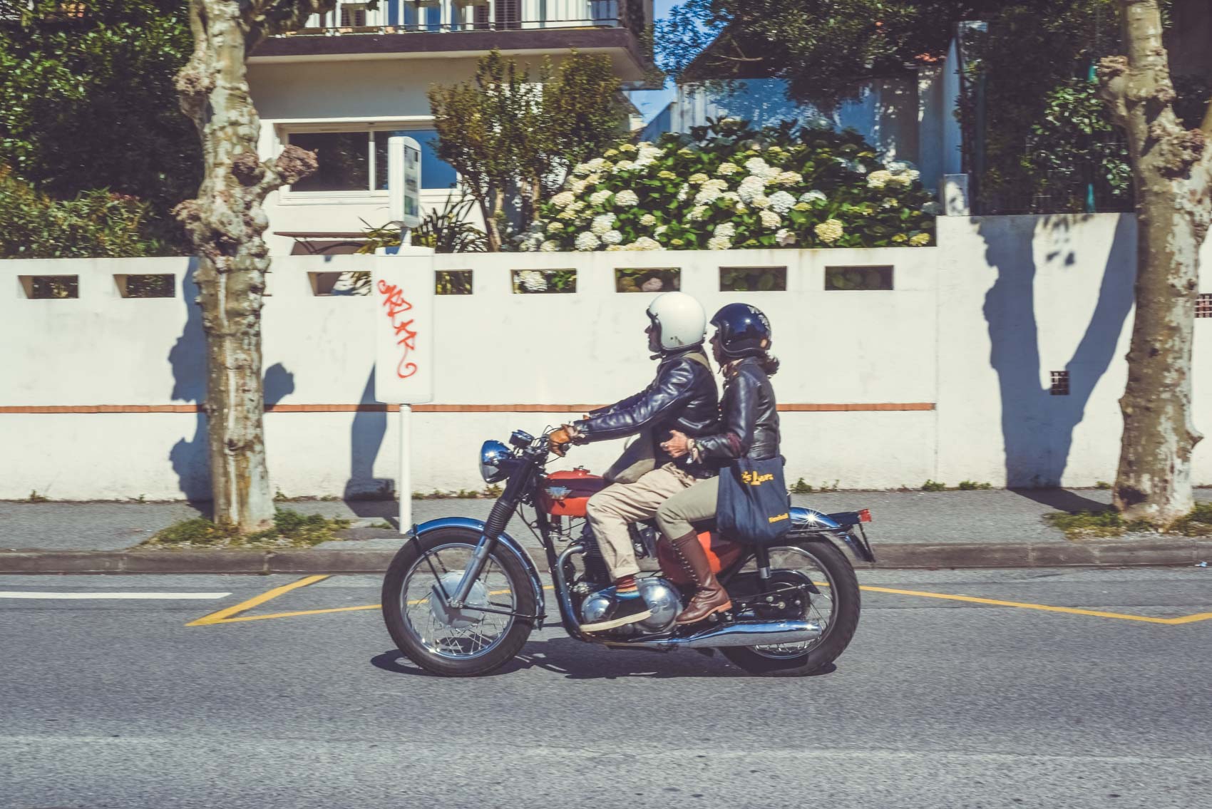 Wheels and Waves - Biarritz on vintage or custom motorcycle - Triumph Bonneville - Gentlemen's Factory
