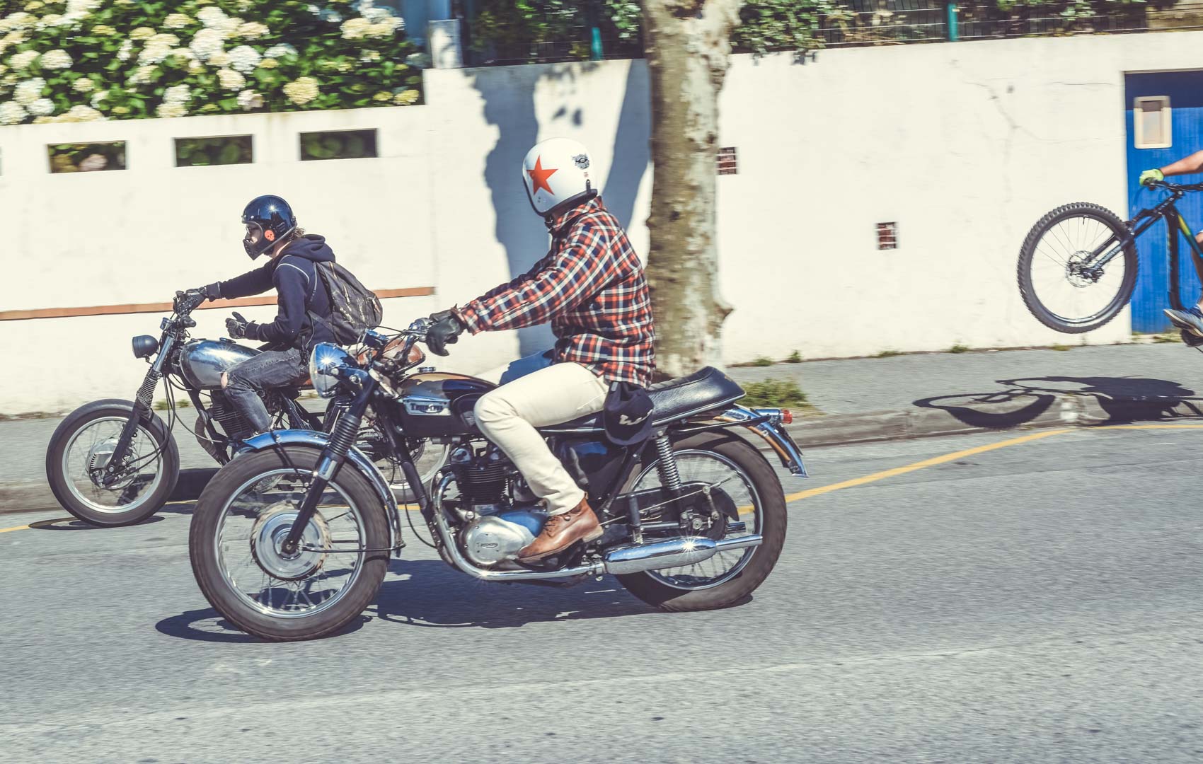 Wheels and Waves - Biarritz on vintage or custom motorcycle - Triumph Bonneville - Gentlemen's Factory