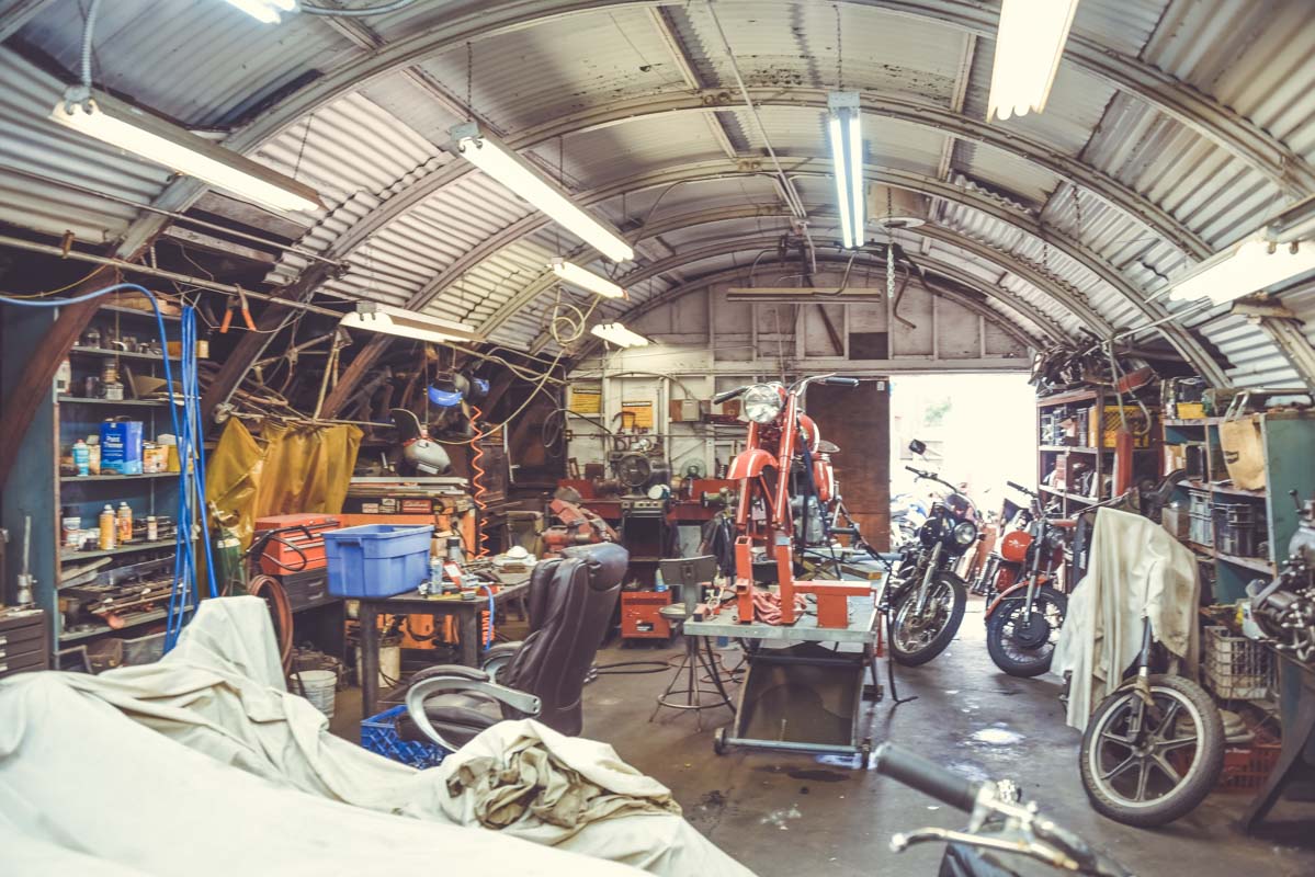 Indian in THE SHOP Ventura California, Indian Motorcycle specialist, Photos Laurent Scavone. Vintage garage, vintage motorcycle, old bobber