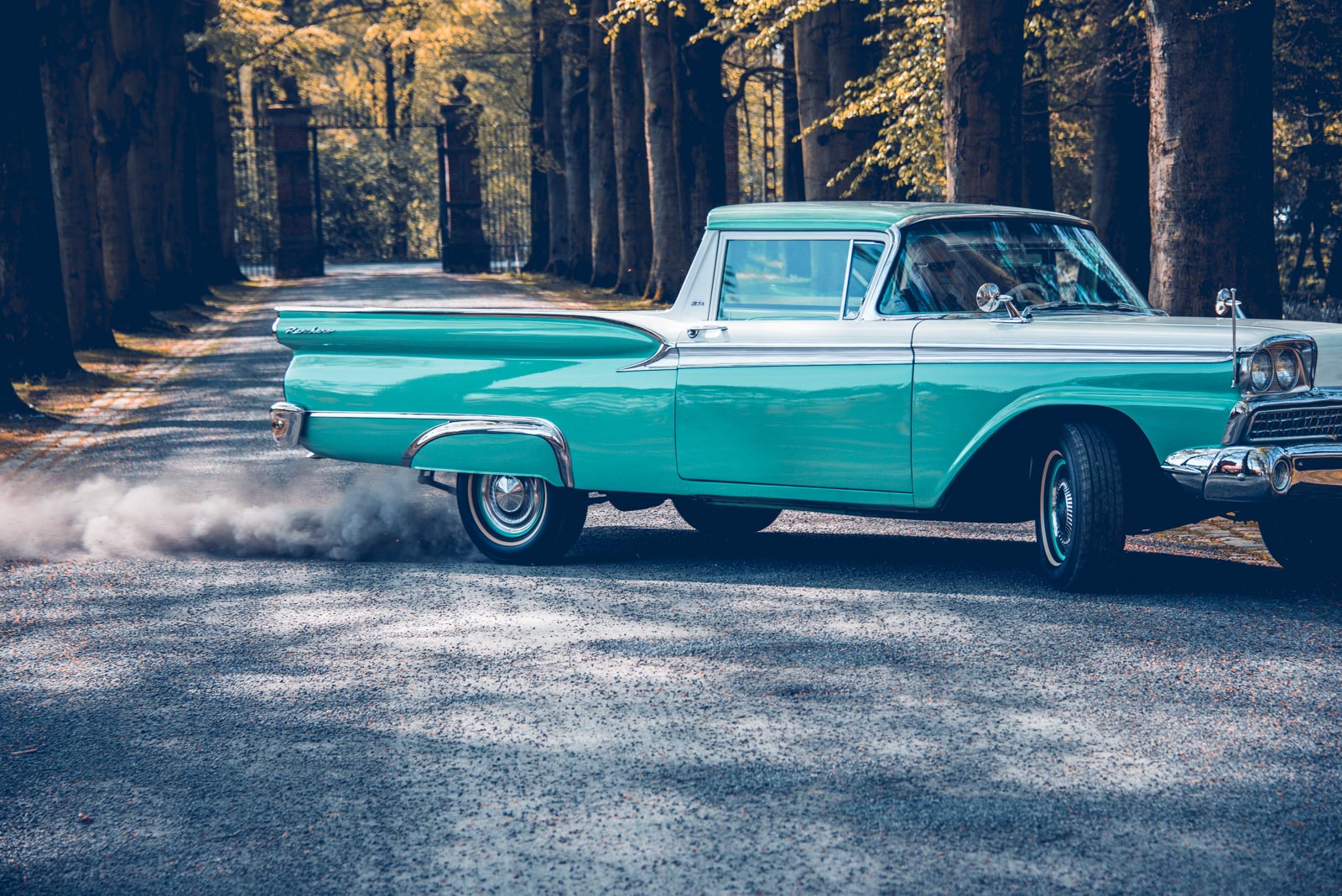 Voitures américaines, muscle car, Hot Rod , Kustom kulture. Malibu, mustang, pick-up ou Ford F150 vous trouverez tout chez American Classics. Chevrolet ou El camino, Camaro ou Pontiac GTO faites votre choix. Photo Laurent Scavone