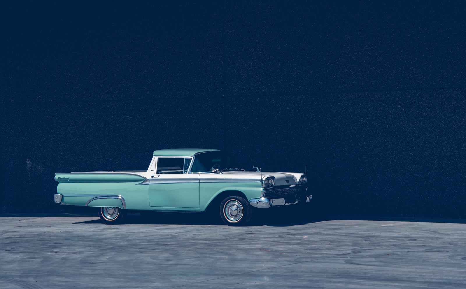 Voitures américaines, muscle car, Hot Rod , Kustom kulture. Malibu, mustang, pick-up ou Ford F150 vous trouverez tout chez American Classics. Chevrolet ou El camino, Camaro ou Pontiac GTO faites votre choix. Photo Laurent Scavone