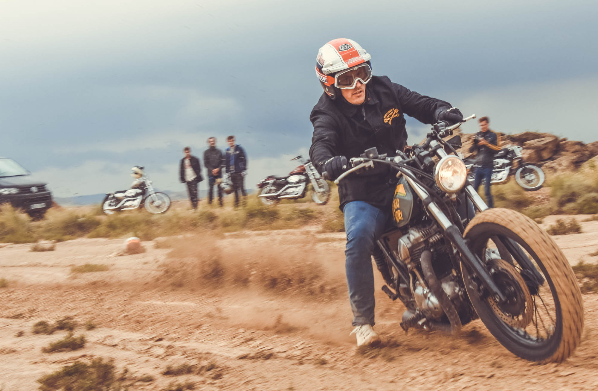 Rod trip motorcycles Harley Davidson, Indian Motorcycles, Triumph... with friends in the United States, California or Europe. Vintage or retro motorcycles with the entire Gentlemen's Factory team. Photos Laurent Scavone