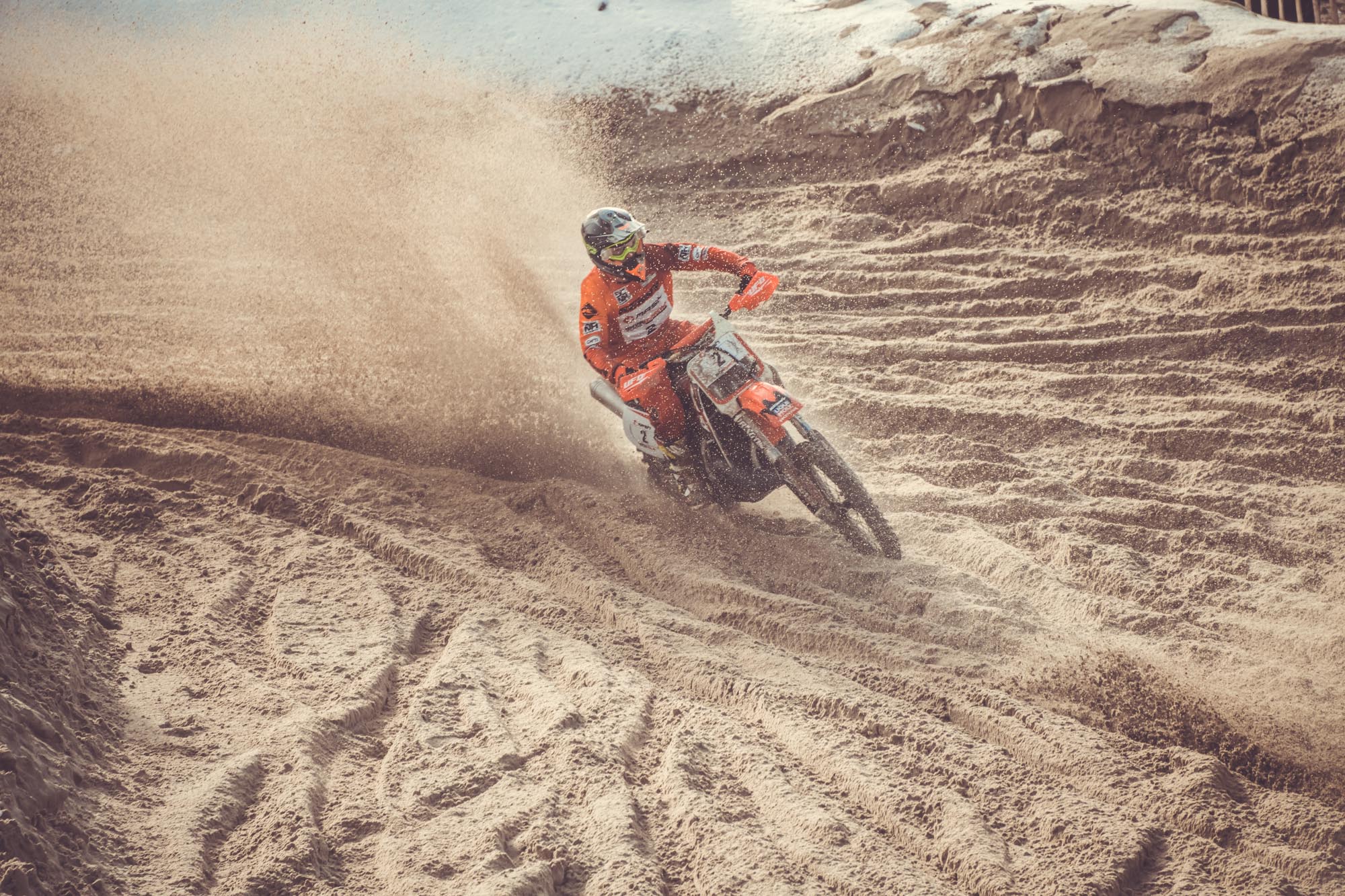 De belles moto cross vintage à l'Enduro du Touquet. Du style, un esprit convivial tout l'esprit de gentlemen's Factory. Photos Laurent Scavone. Vous recherchez des tenues de cross vintage pour la pratique de la moto de caractère, choisissez GF !