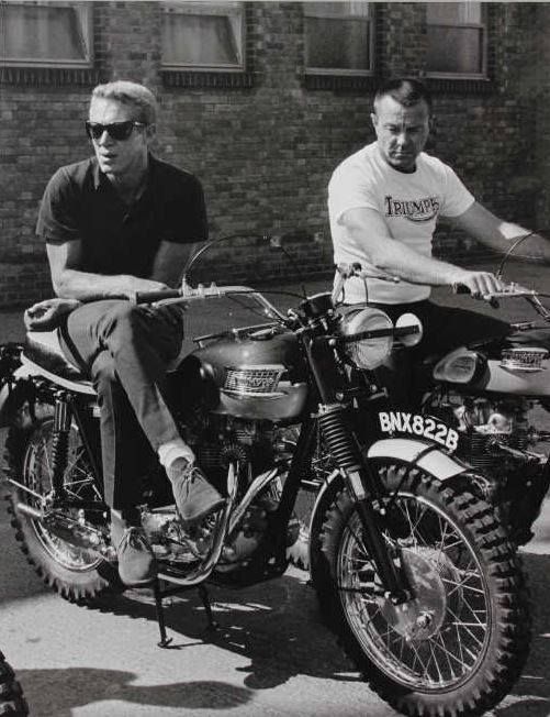 Steve mcqueen sur sa Triumph TT