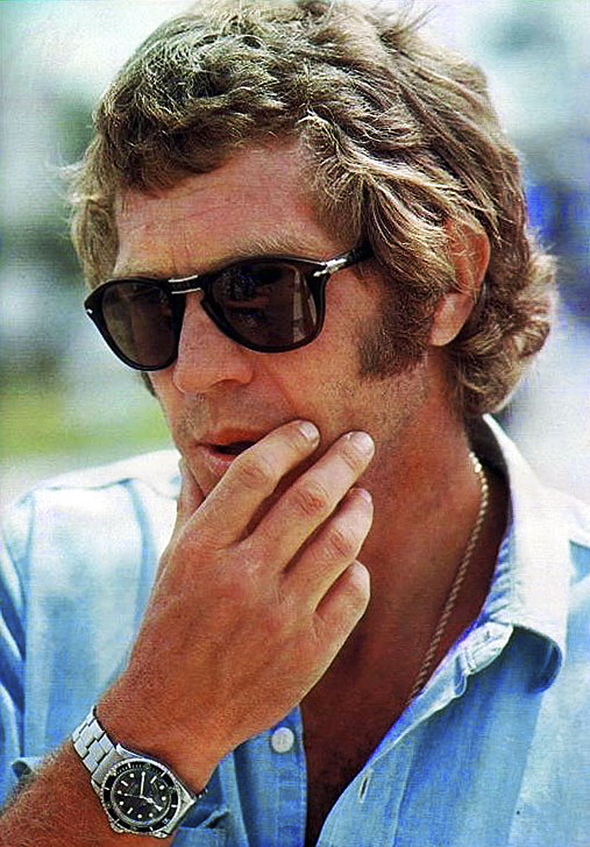 Une Rolex et une paire de lunettes de soleil Persol, le style Steve Mcqueen